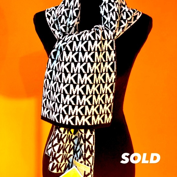 🧣MICHAEL KORS BRAND NEW SCARF/SHAWL WITH TAG